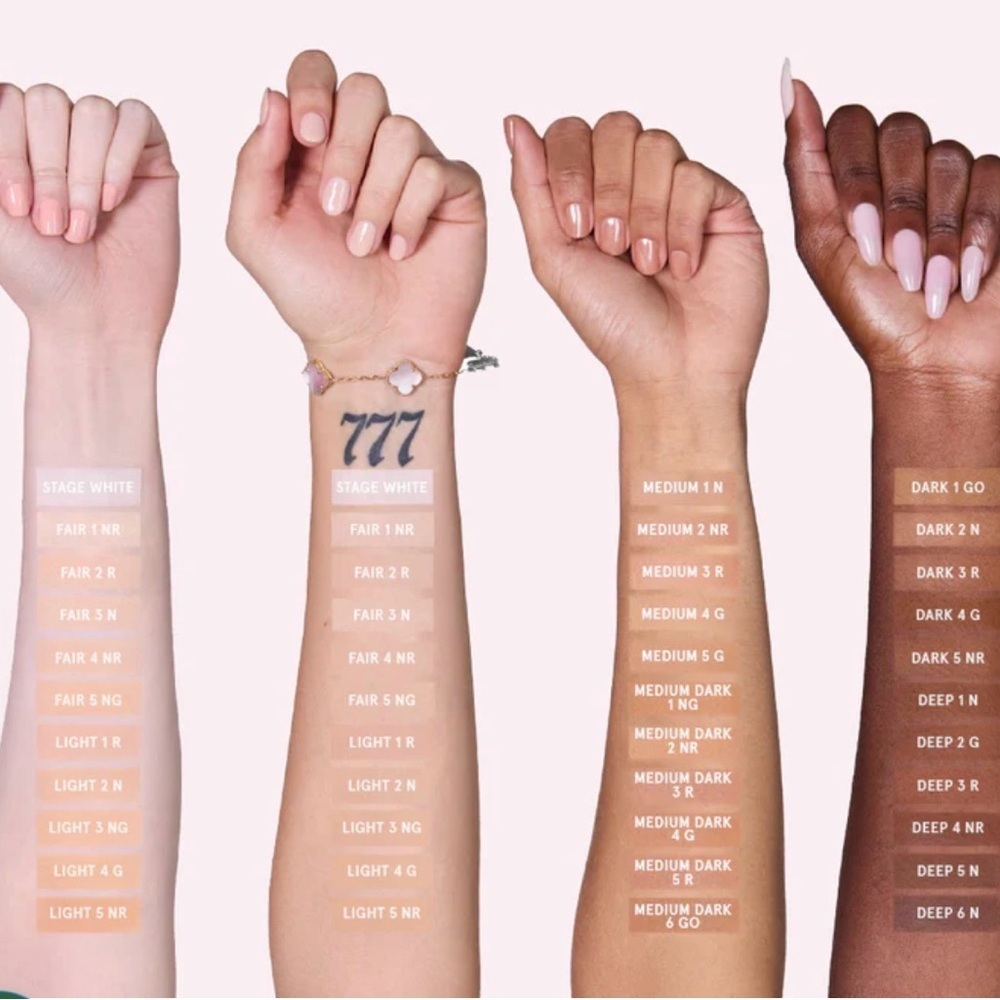 ONE/SIZE Turn Up The Base Foundation Powder Light 4 (G) Light, Golden Undertones - Picture 5 of 7